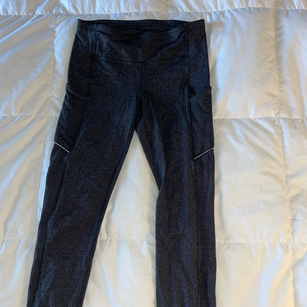 Lululemon leggings size 6